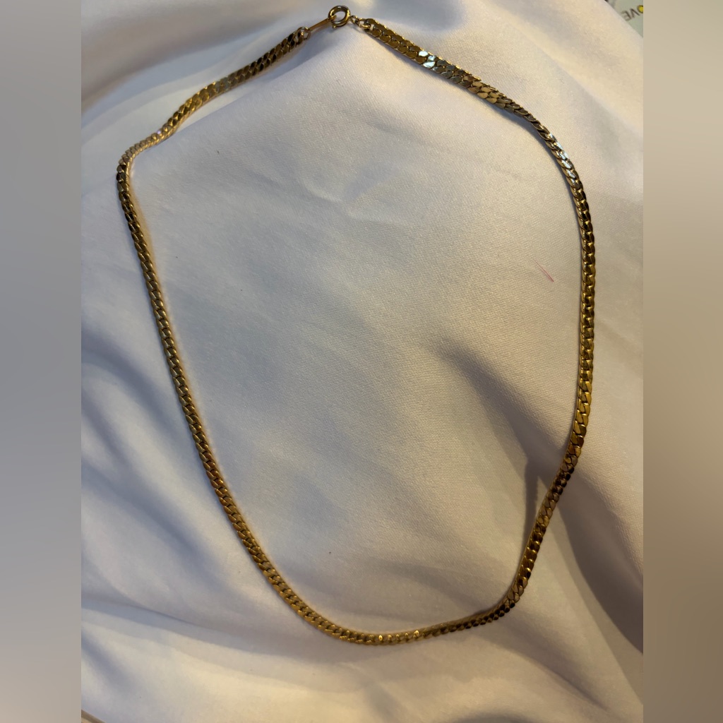 Avon Flat Gold Tone Chain Necklace Avon Flat Gold Tone Chain Necklace